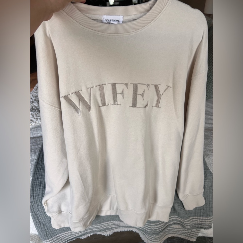 Six Stories Wifey Sweatshirt XL